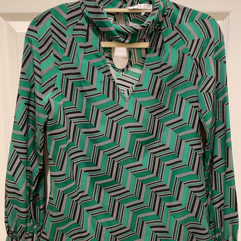 Green, black, white Chevron top Button sleeves keyhole neck cutout - size xs